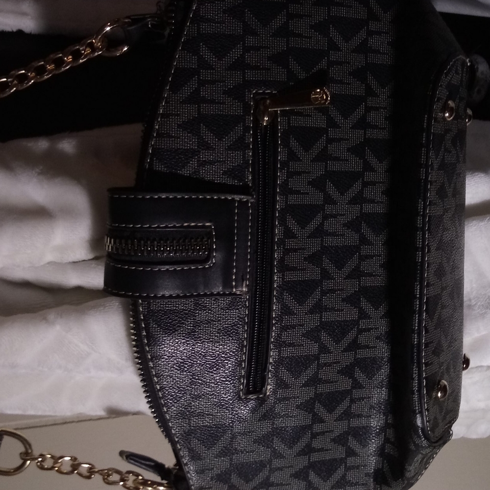 Bags - Picture 8 of 9